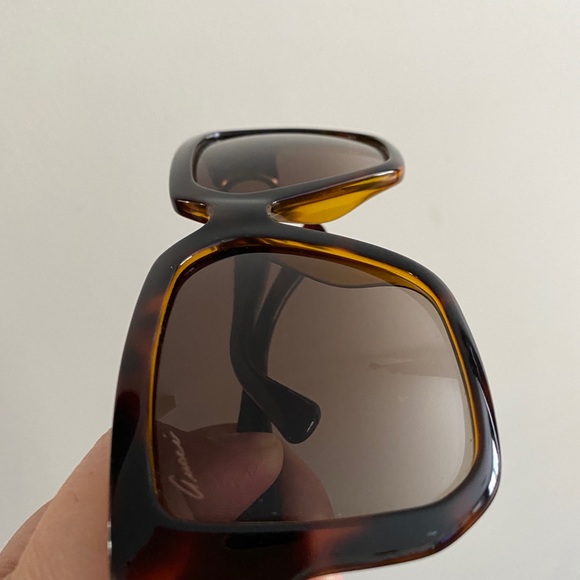Gucci Sunglasses w/ case and cloth. - Picture 7 of 8